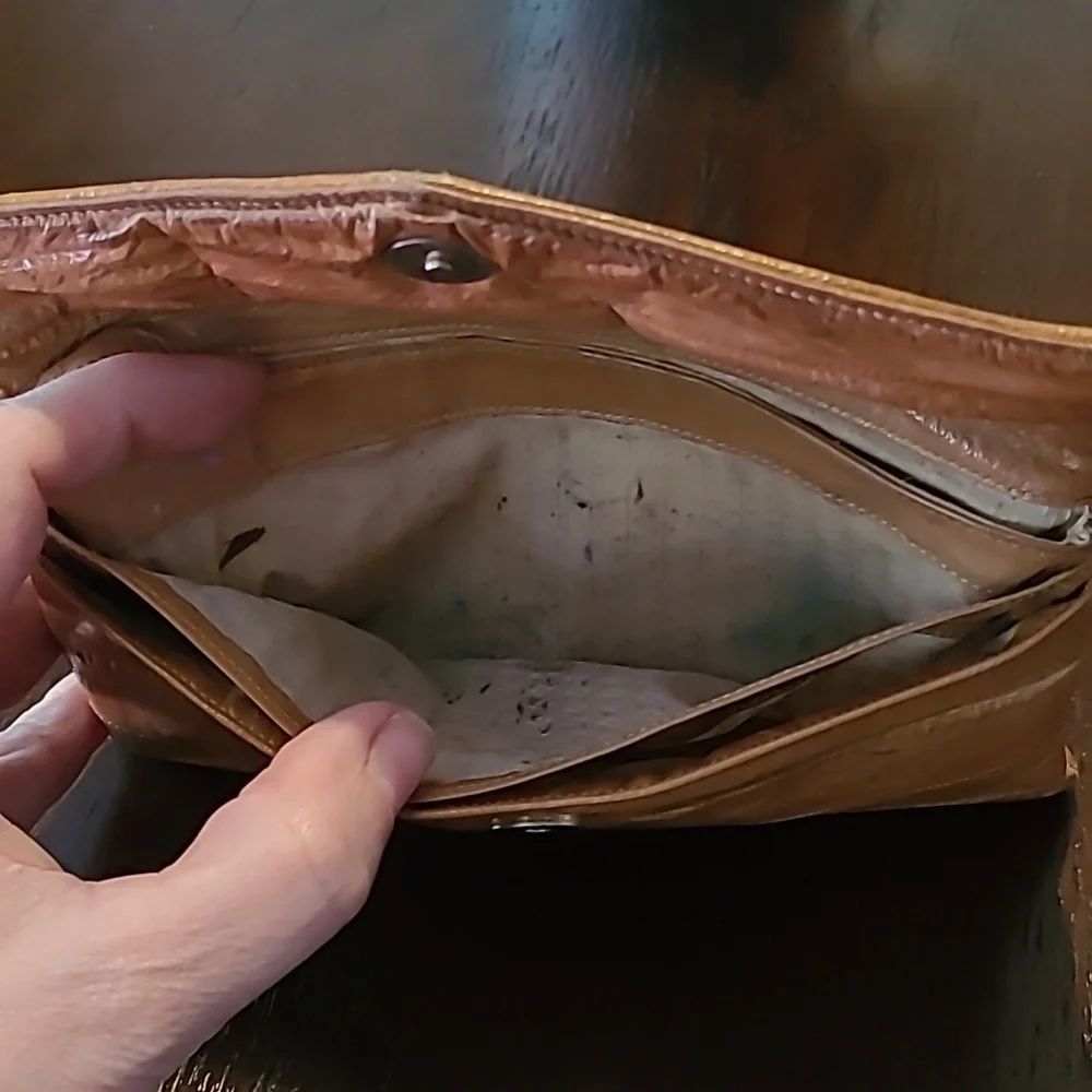 Genuine EEL wallet Made in Korea tan incredibly soft in good preloved condition - Picture 6 of 13